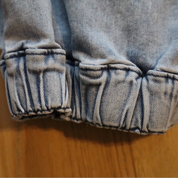 Miou Muse Denim Cargo Jogger Pants Size Medium Light Wash - Picture 7 of 8